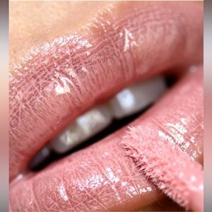 💋 PLEASE ME a MAC LIPGLASS. RETAIL $24. **NEW IN BOX.